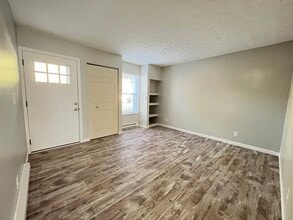 Building Photo - 200 Forest Ln