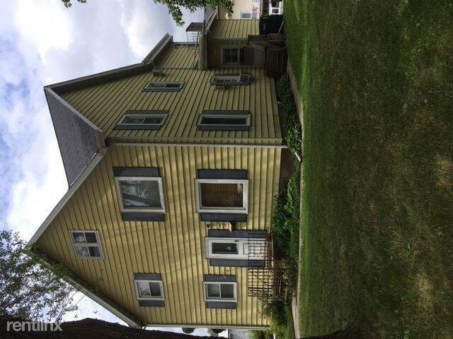 Primary Photo - 3 br, 1 bath Apartment - 1341 Kewaskum St