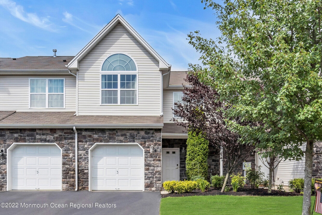 13 Thistledown St, Tinton Falls, NJ 07753 Condo for Rent in Tinton