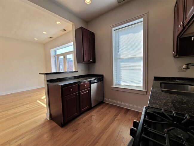 Foto del edificio - 3339 N Halsted St