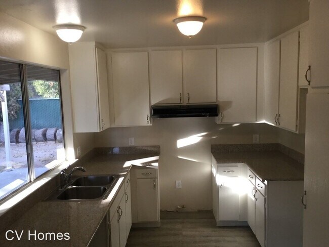 Foto del edificio - 4 br, 2 bath House - 5933 E. Ramona Ave.