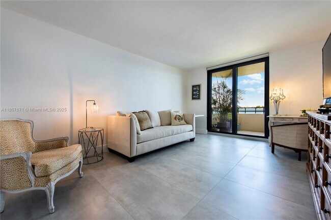 Foto del edificio - 12000 N Bayshore Dr