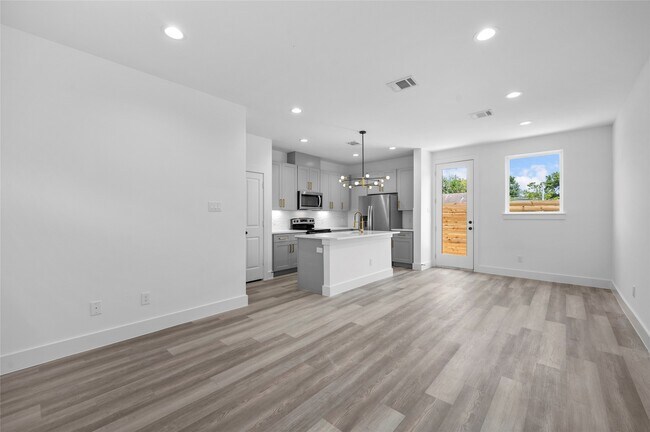 Building Photo - 4610 Crown Grove Ln