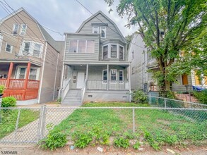 Building Photo - 850 S 15th St