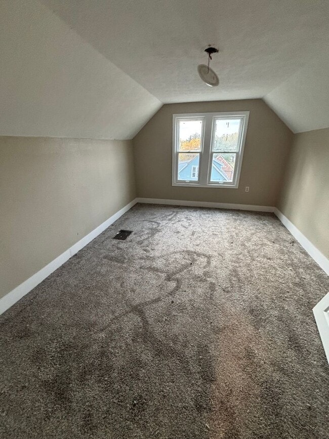 Building Photo - newly remodeled 3 bedroom