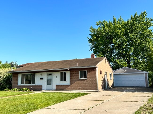 Building Photo - 30721 Gladys Ave