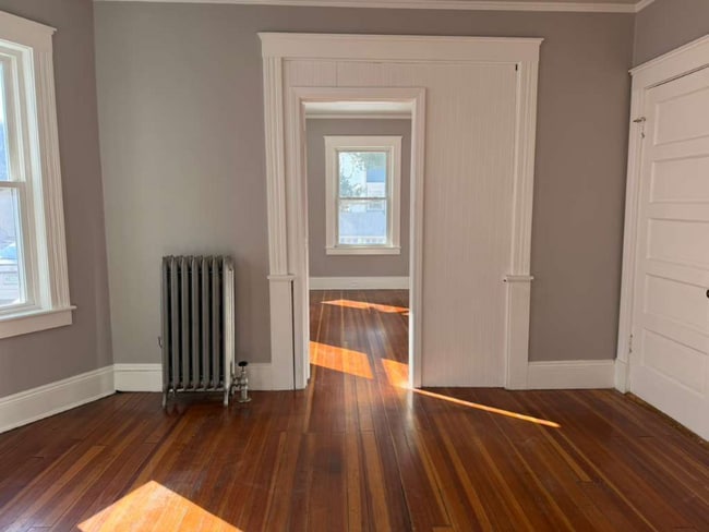 Foto del edificio - 246 Rogers St