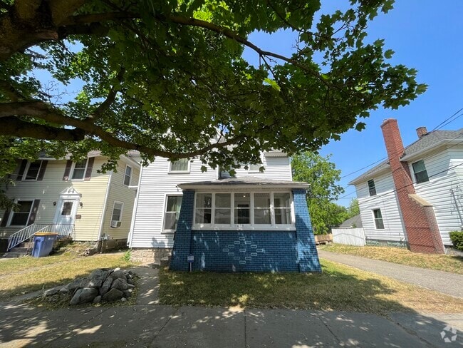 Building Photo - 815 Henry Ave SE