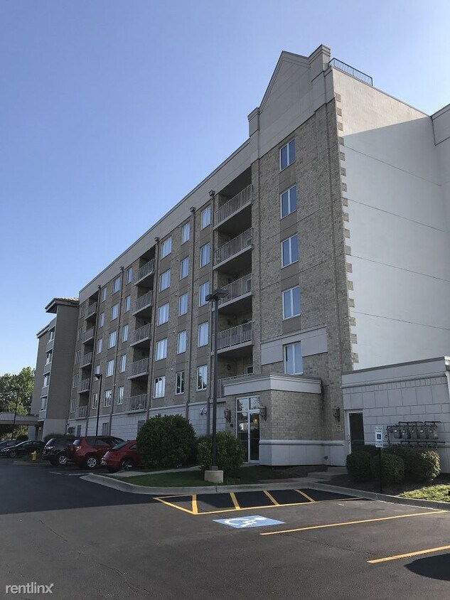2030 St Regis Dr Unit Apt 222, Lombard, IL 60148 Condo for Rent in