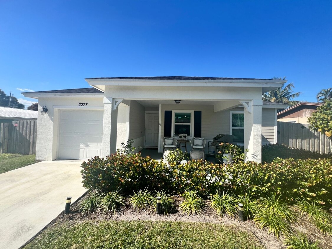 CHARMING 3 BEDROOM, 2 BATH HOME BUILT IN 2022 IN EAST STUART - CHARMING 3 BEDROOM, 2 BATH HOME BUILT IN 2022 IN EAST STUART