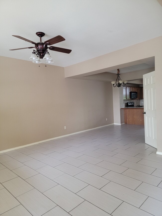 Building Photo - Fair St Apartments - Premier Data Works LLC