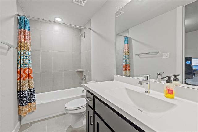 Foto del edificio - 5304 Laurel Branch Dr