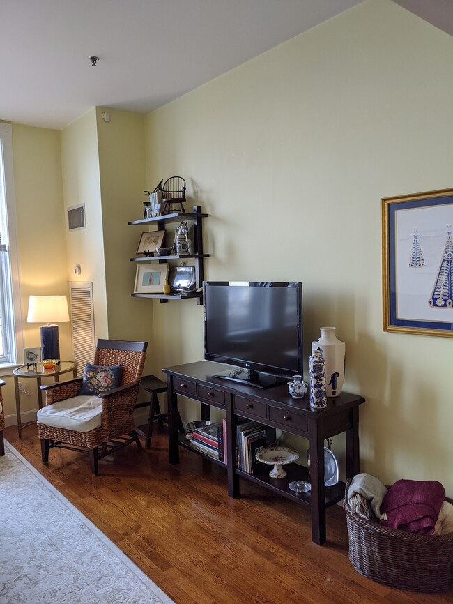Building Photo - 416 Marlborough St