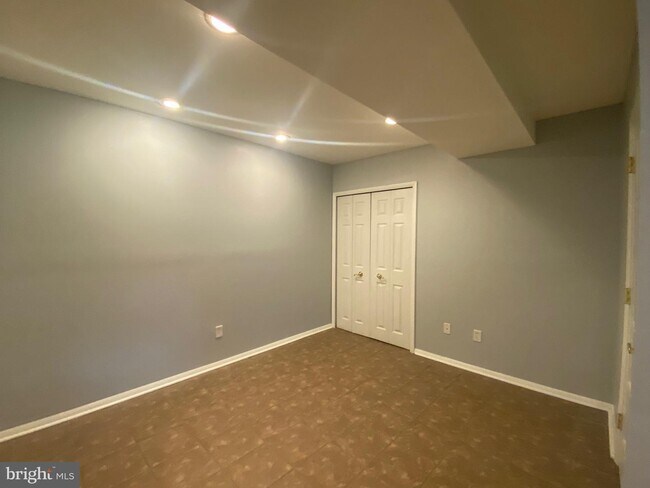 Building Photo - 521 Epsom Rd