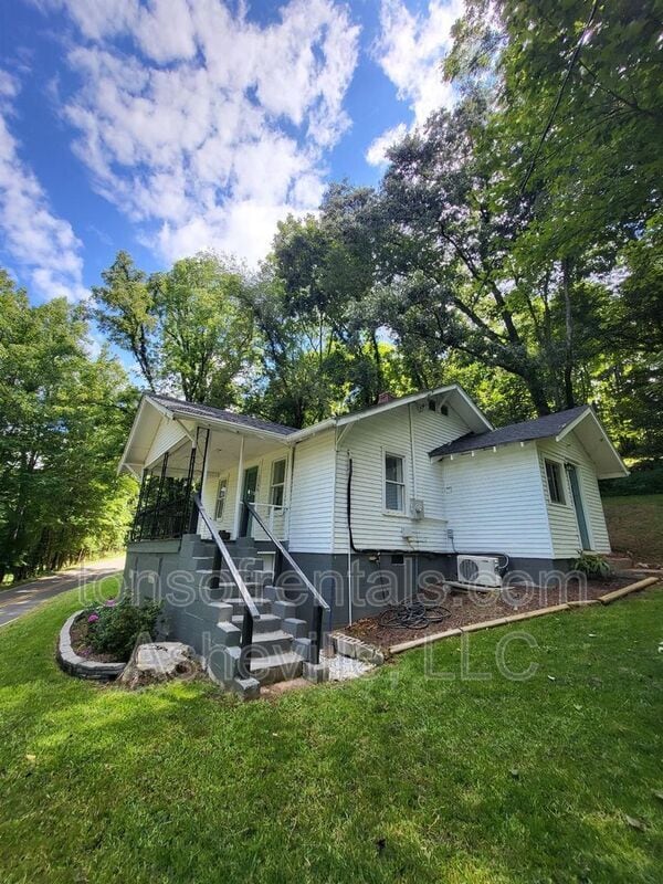 2366 Old Henson Cove Rd, Canton, NC 28716 House Rental in Canton, NC