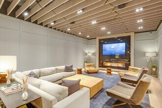 Building Photo - 68 W 37th St