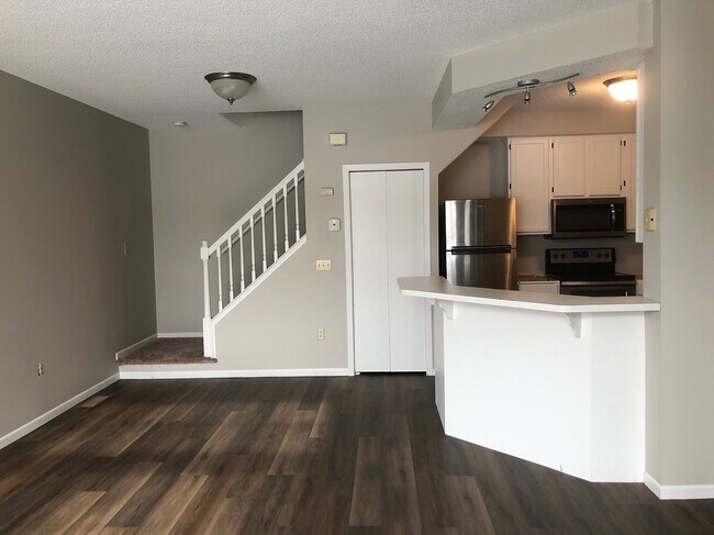 Building Photo - 15353 Greenhaven Ln