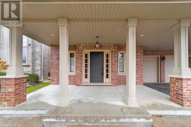 Building Photo - 141 Regatta Ave