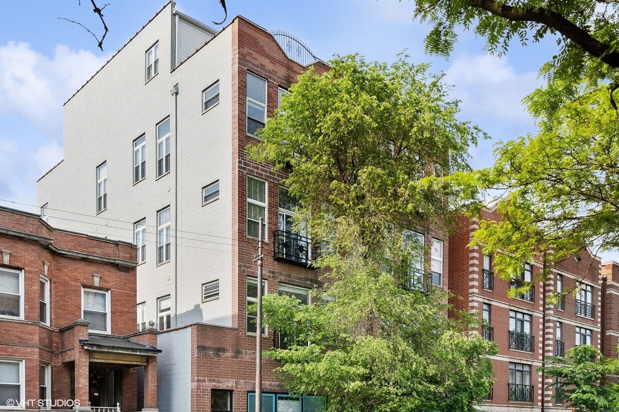Foto principal - 2039 W Belmont Ave