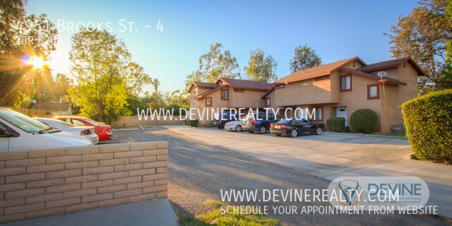 Building Photo - Riverside Town Home