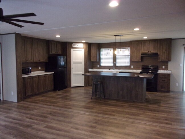 Building Photo - 811 Sitton Rd