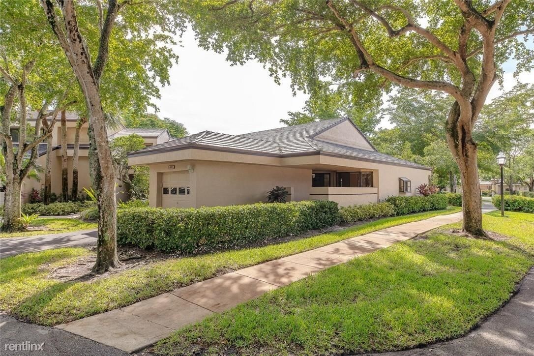 Foto principal - 3 br, 2 bath Condo - 9321 Chelsea Dr N # 9321