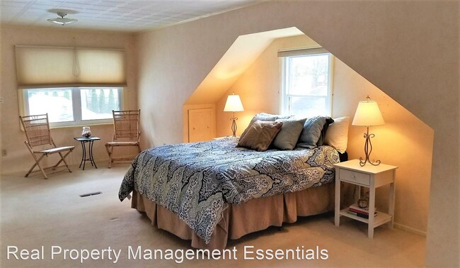 Building Photo - 3 br, 3.5 bath House - 115 Oakway Road