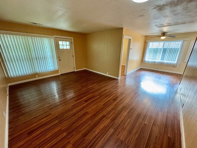Building Photo - Pet-Friendly Home Conveniently Located Nea...