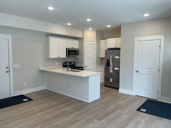 Kitchen - 2104 Sherwood Ave