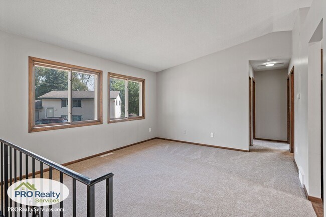Foto del edificio - 4 Bedroom House in Eagan