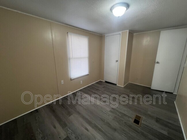 Foto del edificio - 3300 Voight Blvd