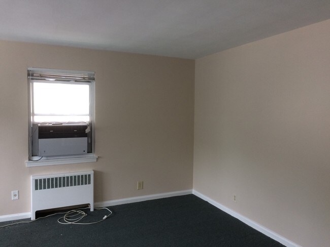 Building Photo - 27 Delano Ave