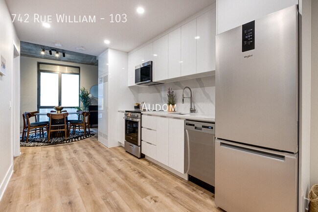 Building Photo - 742 Rue William