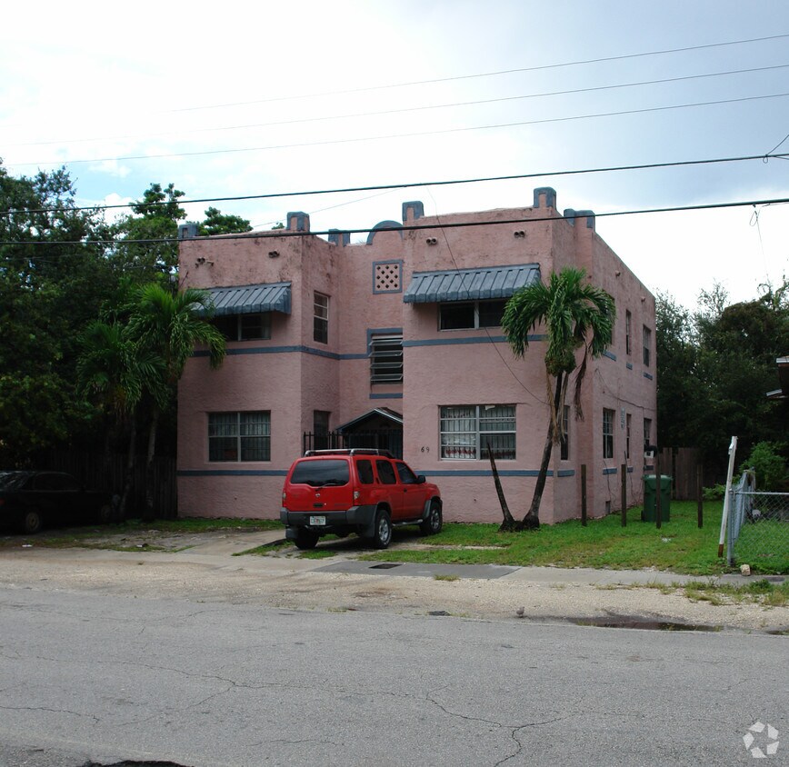 Primary Photo - 69 NE 70th St