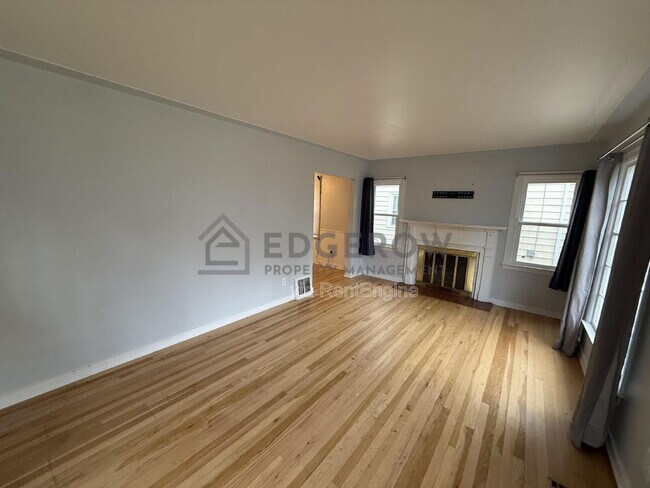 Building Photo - 844 Reynard St SE