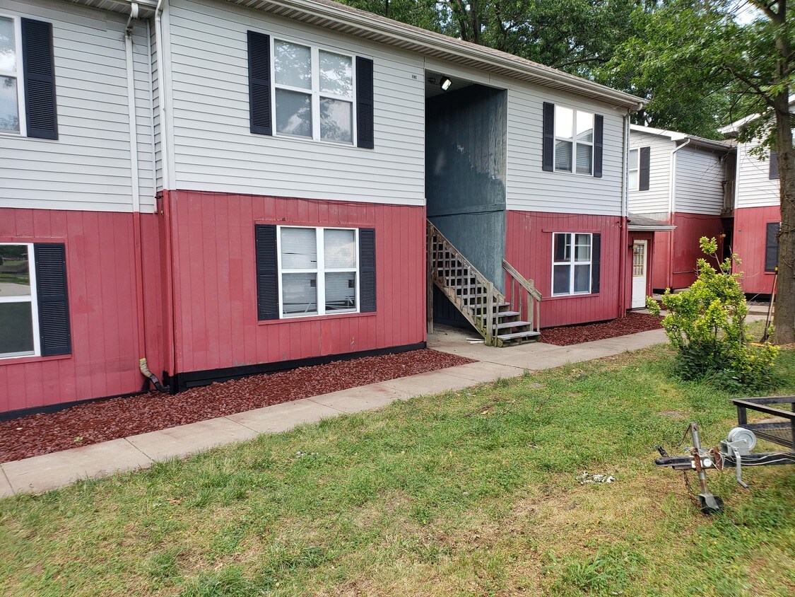 613 S Washington St, Carbondale, IL 62901 Apartments in Carbondale