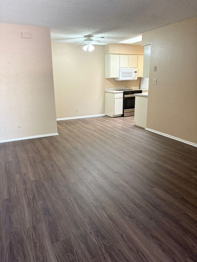 Foto del edificio - **CHARMING 2 BEDROOM/2 BATHROOM PATIO HOME...
