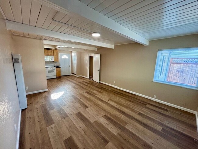 Foto del edificio - 4 bed 2 bath House in San Pablo -- AVAILAB...