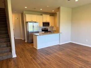 Building Photo - 5670 Shadowbend Cir N