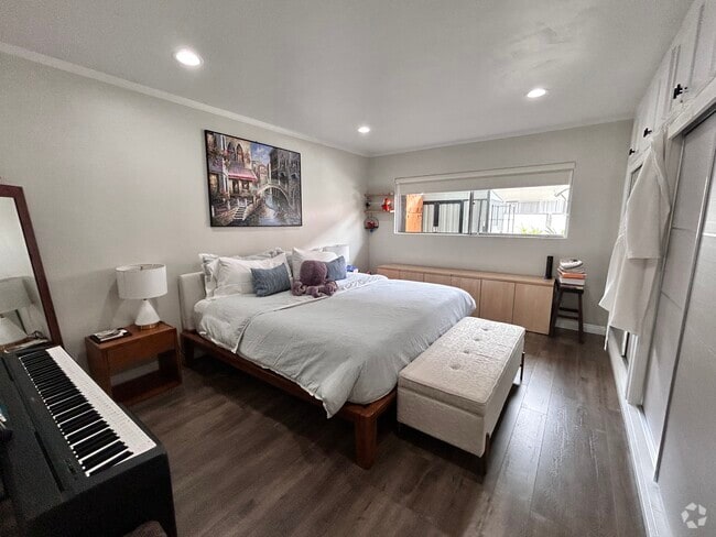 Building Photo - 800 N Eucalyptus Ave