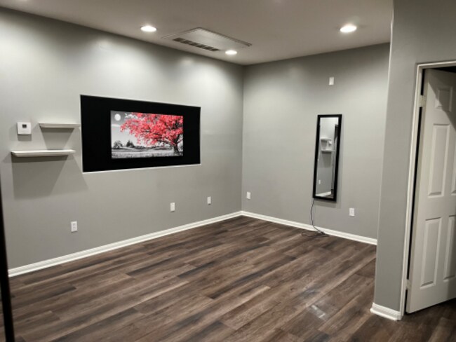 Building Photo - 4 Swoboda Ct