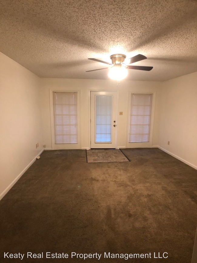 Building Photo - 102 Country Ln
