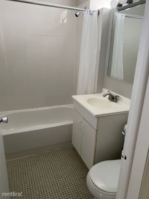 Foto del edificio - 3941 N Pine Grove Ave