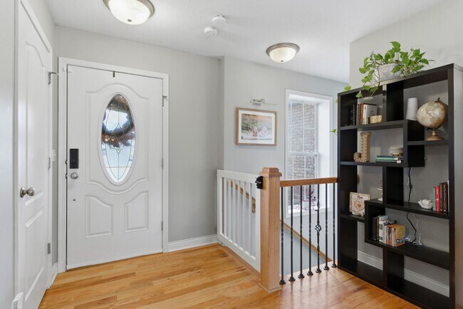 Foto del edificio - 5 bed/ 3 bath Single Family Home.