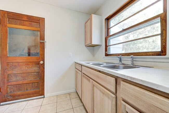 Building Photo - 2 bedroom 1 bath - Del City