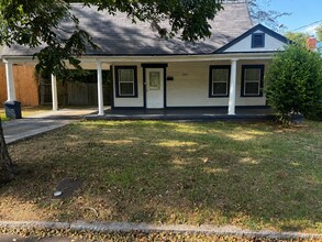 Building Photo - 2321 Winona Ave