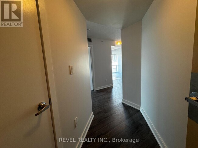 Photo du bâtiment - 5740-5740 Yonge St