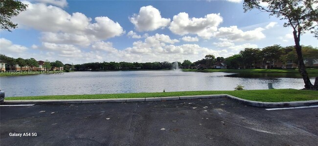 Foto del edificio - 704 NW 92nd Ave