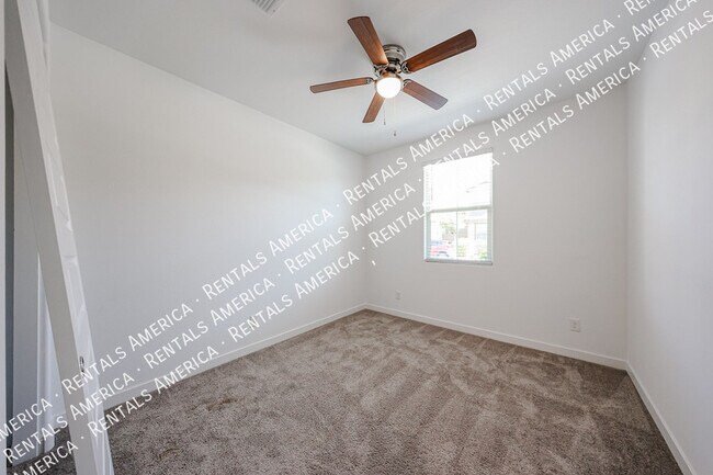 Foto del edificio - 1050 E Armstrong Wy
