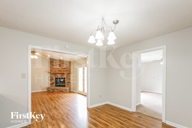 Foto del edificio - 8522 Summertree Ln